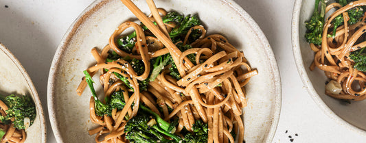 Molho Cremoso de Pasta de Amendoim Integral: o tempero coringa que transforma qualquer prato em 5 minutos