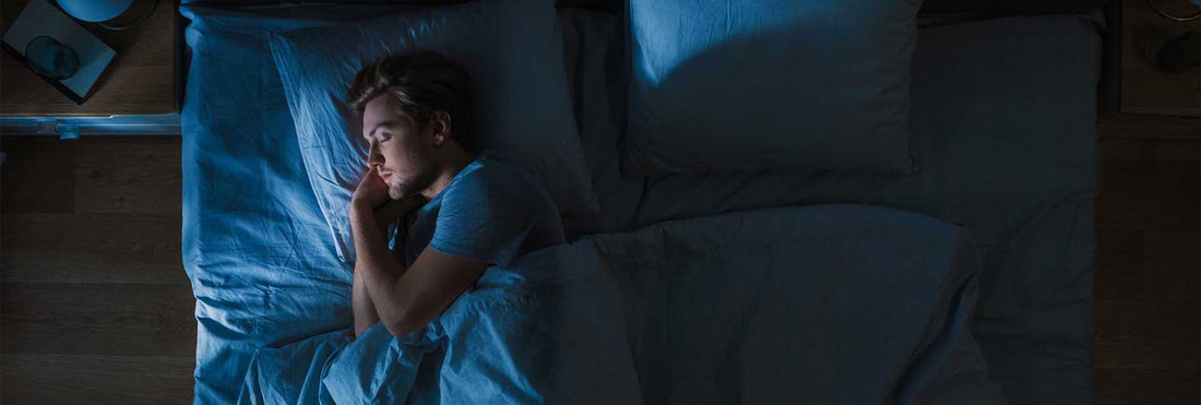 Você dorme, mas não descansa: o que comer (e o que evitar) para ter um sono de verdade
